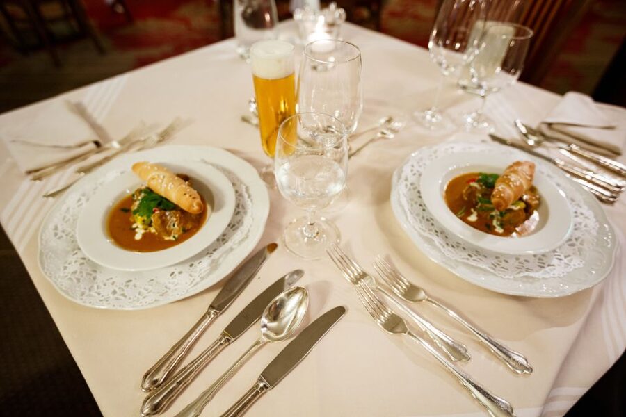 Vienna: Culinary Experience at Restaurant Stefanie - First tastes: veal goulash and beef soup