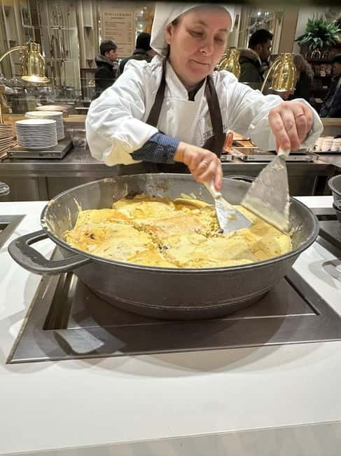 Vienna: The Ultimate Full Meal Austrian Food Tour - The one-hour restaurant meal: schnitzel and goulash