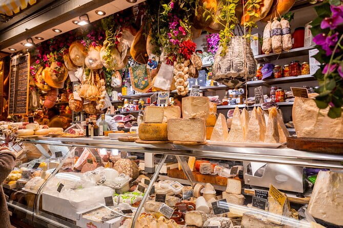 Walking Food Tour of Florence with Tastings and Wine - Pasta and Florentine specialties at the table