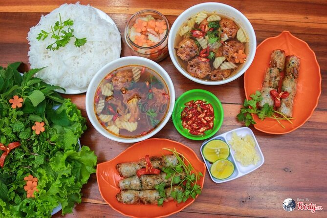 Walking Street Food Tour in Hanoi and Train Street - Why this Hanoi food walk works well