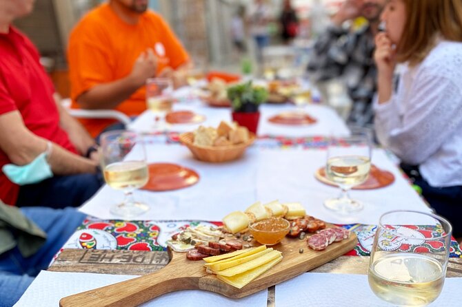 Wine Tasting with Tapas Walking Tour in Porto - Starting at the river and crossing to Gaia