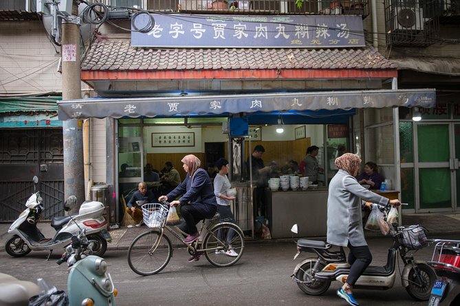 Xi'an Evening Food Tour by TukTuk - The Muslim Quarter: food with a family story