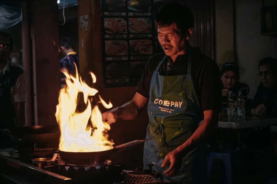 Yogyakarta: Guided City Walk and Food Tour - Starting beside Tugu Monument
