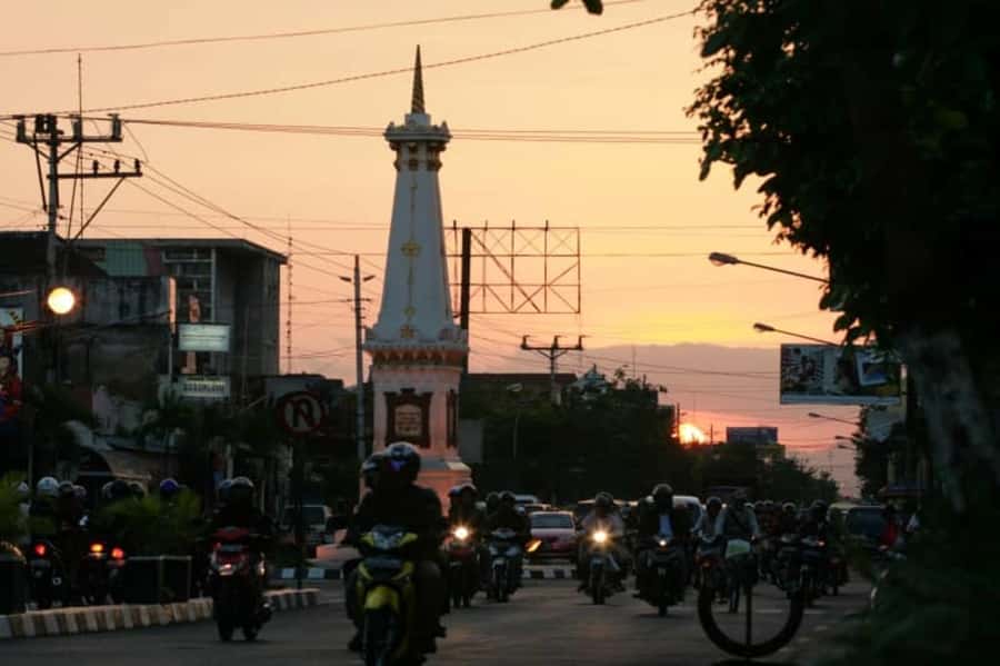 Yogyakarta: Guided City Walk and Food Tour - A regional meal, with modest portions