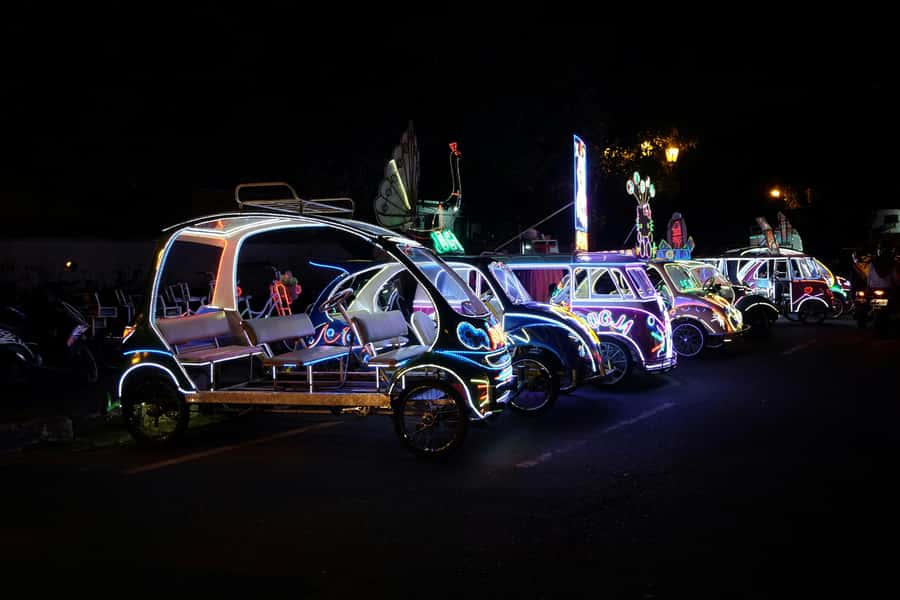 Yogyakarta: Guided City Walk and Food Tour - Street snacks and local games at the final stop