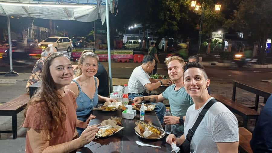 Yogyakarta: Nighttime Walk and Food Tour - What the $17 price really covers